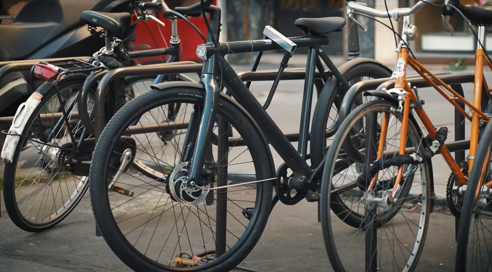 Vélo de route électrique ou vélo d’appartement pour garder la forme ?